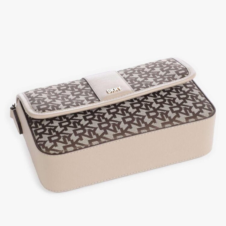 Δερμάτινη Τσάντα Χιαστί DKNY Bryant R41EF467 F6X Μπεζ 3 1000x1000 1